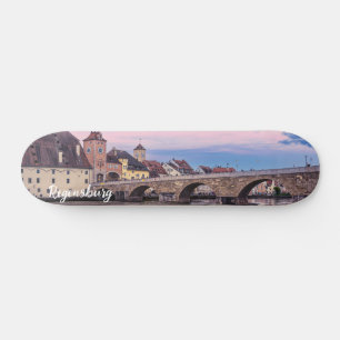 Skateboard Vieille ville historique en Ratisbonne, Allemagne