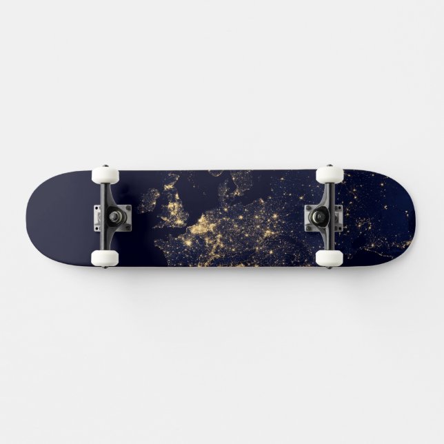 Skateboard Ville Éclairante Dans Plusieurs Villes Européennes (Horz)