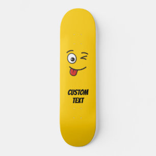 Skateboard Visage avec langue tirée et œil qui cligne