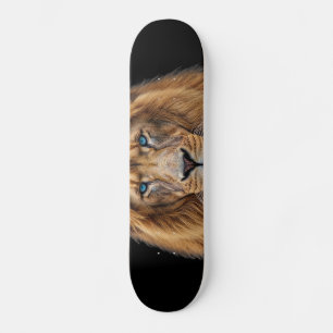 Skateboard Visage de lion majestueux aux yeux bleus Faune A
