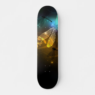 Skateboard Vol de libellule verte lumineuse