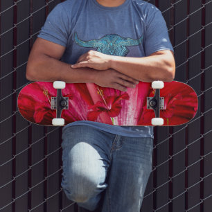 Skateboard Vue latérale de l'Hibiscus rouge