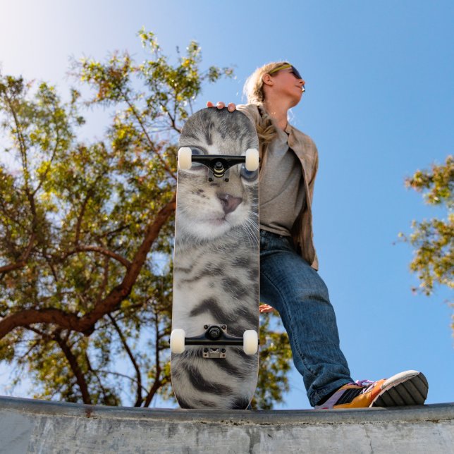 Skateboard "Whiskers of Trouble : The Mischievous Tabby Kitte (Extérieur 1)