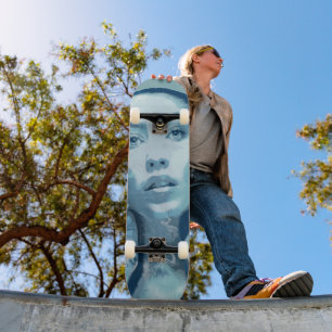 Skateboard "Woman in Blue"