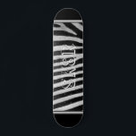 Skateboard Zebra Skin Animal Faux Motif de fourrure SK8R<br><div class="desc">Un beau motif africain en peau de zèbre texturé avec le texte typographique populaire moderne "SK8R" en blanc.</div>