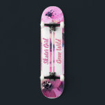 Skater Girl Gone Wild skateboard<br><div class="desc">Portez vos pieds sur cette planche de patinage gagnante ! Faites de ce skateboard votre propre en ajoutant votre texte. Pour accéder aux outils de montage avancés, allez à "Personnaliser ce modèle" et cliquez sur "Détails", faites défiler et appuyez sur le lien "cliquer pour customiser plus loin". Idéal pour toutes...</div>