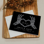Skeleton Heart Mains Mariage Carte de remerciement<br><div class="desc">Cette carte de remerciements mariage d'inspiration gothique présente des mains squelettes et un design sombre et moody. Modifiez la plupart du texte   TOUTES les couleurs pour rendre ce programme de mariage humoristique adapté à vos besoins d'événement   style personnel. Sélectionnez "personnaliser ce modèle" pour voir toutes les options d'édition :)-</div>