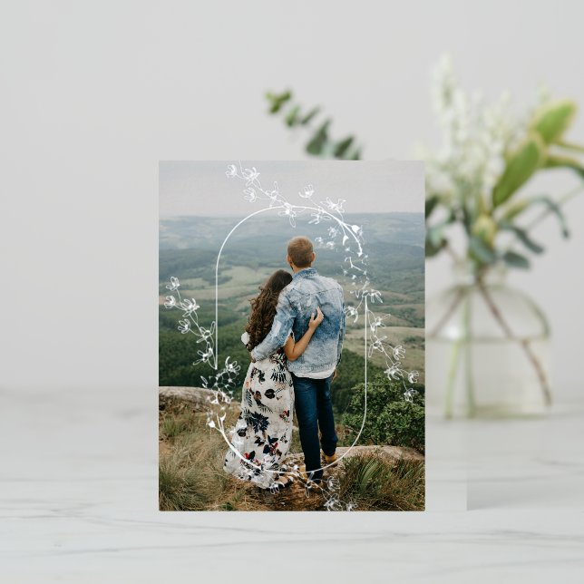 Sketched Modern Floral Wedding Foil Invitation (Debout devant)