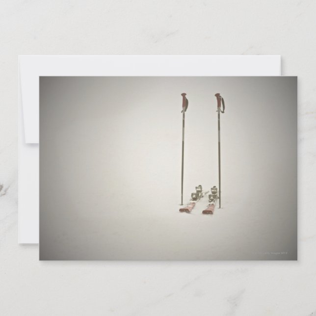 Skis et pôles vides (Devant)