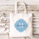 Sky Blue Monogram Bridesmaid Sac fourre-tout<br><div class="desc">Sacs fourre-tout de mariage monogrammed tendance personnalisés avec un original monogramme personnalisé,  texte d'aide-mémoire ou ajouter un nom ou un autre message. Cliquez sur Customiser pour modifier les polices de texte et les couleurs afin de créer un cadeau unique pour vos demoiselles d'honneur et votre mariage !</div>