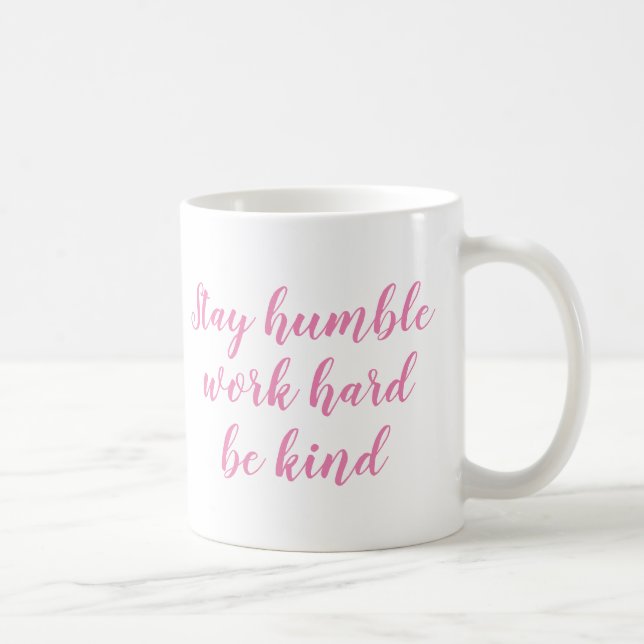 Slogan Mug | Restez humble à travailler dur être g (Droite)