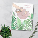 Sloth personnalisé<br><div class="desc">Ce mignon planificateur est décoré d'une aquarelle d'un paresseux souriant accroché à une branche avec des feuilles tropicaux. Sur le dos, il dit Sloth Life et vous pouvez changer ces mots si vous le souhaitez. Facile à personnaliser. Utilisez l'option Outil de conception pour modifier la taille, le style et la...</div>