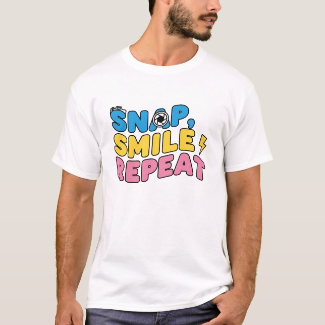 Snap, Smile, Repeat – Funny Photographer T-Shirt (Devant)