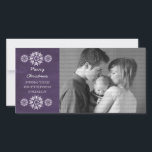 Snowflakes Chalkboard Carte photo de vacances, vio<br><div class="desc">Carte photo de Chalkboard moderne et branché avec un look de Chalkboard violet arrière - plan et d'élégants snowflakes en blanc. Ce carte photo chic est parfait pour envoyer des salutations de vacances. Customisez avec votre propre photo de famille et l'accueil personnalisé de votre choix. Cliquez sur "Customiser" pour trouver...</div>