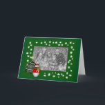 Snowman Christmas Tree Carte photo de vacances<br><div class="desc">Un bonhomme de neige géant tenant un cadeau devant un carte photo de Noël arboré. J'ai mis dans un modèle spécial pour vous d'ajouter votre propre message, ou supprimer cette option pour laisser vide. Vous pouvez modifier ou ajouter n'importe quel texte dans le modèle, ou cliquer sur Personnaliser pour personnaliser...</div>