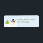 Snowman et Étiquettes de adresse de Noël des arbre<br><div class="desc">Des Étiquettes de adresse de Noël super mignons et fantasques de Snowman et d'Arbre avec une scène d'hiver amusante avec un arbre de Noël décoré et un bonhomme de neige jovial. Ces étiquettes amusants auront l'air de vacances à tous vos mailings! Facile à customiser, ajoutez simplement le texte personnalisé de...</div>