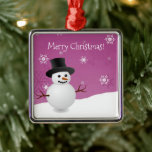 Snowman rose scène d'hiver Ornement en céramique<br><div class="desc">Ajoutez une touche de fantaisie à votre sapin de Noël cette saison de fêtes avec un ornement en céramique de scène d'hiver de Snowman rose. Le design ornemental présente un bonhomme de neige heureux dans une scène hivernale enneigée contre un arrière - plan rose orné de flocons de neige de...</div>