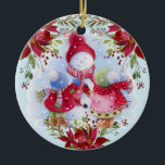 Snowman souriant et ornement en céramique pour enf<br><div class="desc">Des fleurs rouges de Noël et un adorable bonhomme de neige avec deux enfants habillés en rouge ornent ce joli ornement en céramique.</div>