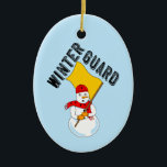Snowman Winter Guard Ornement en métal<br><div class="desc">Le texte de la Garde d'hiver avec un bonhomme de neige tenant un drapeau et portant un foulard avec des drapeaux est un dessin humoristique pour les gardiens de couleur et les membres de la Garde d'hiver aux anniversaires et jours fériés</div>