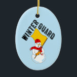Snowman Winter Guard Ornement en métal<br><div class="desc">Le texte de la Garde d'hiver avec un bonhomme de neige tenant un drapeau et portant un foulard avec des drapeaux est un dessin humoristique pour les gardiens de couleur et les membres de la Garde d'hiver aux anniversaires et jours fériés</div>