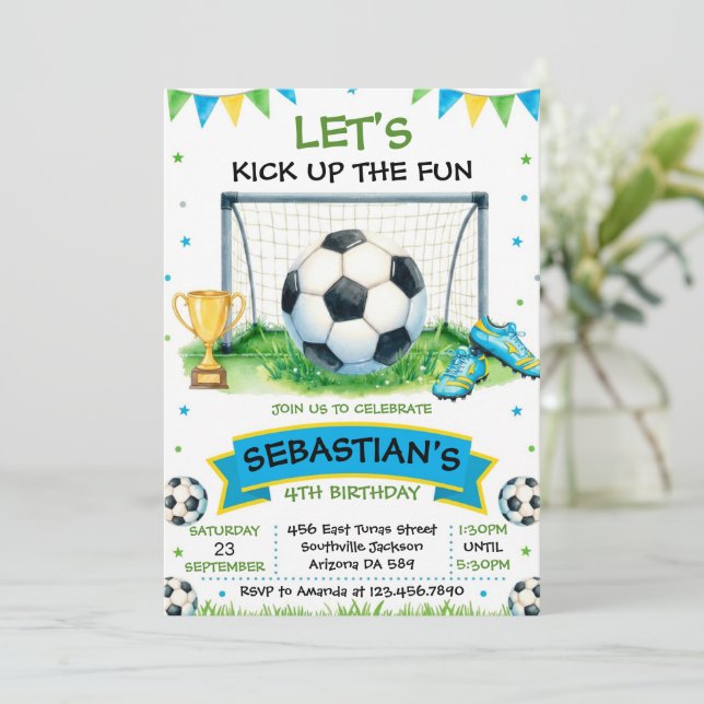 Soccer Birthday Party Invitation (Debout devant)