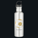 Soccer Sports Nom personnalisé Bouteille d'eau gri<br><div class="desc">Cette bouteille d'eau personnalisée avec un ballon de football en or ravira les amateurs de football (ou de football) dans votre vie. Le texte est personnalisable. Une partie d'une collection de Parcel Studios. *Le détail de feuille d'or est simulé. Les feuilles réelles ne seront pas utilisées dans le produit final....</div>