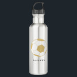 Soccer Sports Nom personnalisé Bouteille d'eau gri<br><div class="desc">Cette bouteille d'eau personnalisée avec un ballon de football en or ravira les amateurs de football (ou de football) dans votre vie. Le texte est personnalisable. Une partie d'une collection de Parcel Studios. *Le détail de feuille d'or est simulé. Les feuilles réelles ne seront pas utilisées dans le produit final....</div>