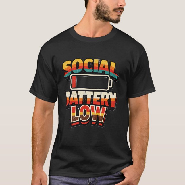 Social Battery Low Funny Introvert Humor T-Shirt (Devant)