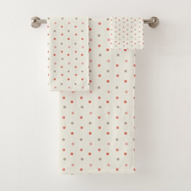 Soft Pink Polka Dot Baby Towel Set (En situation)