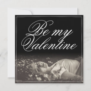 Sois ma Saint-Valentin - jeune femme allongée