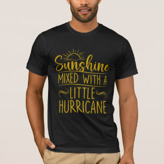 Soleil mélangé avec un petit T-shirt ouragan
