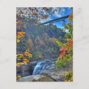 Soleil Rayonne Au-Dessus De La Carte Postale Falls