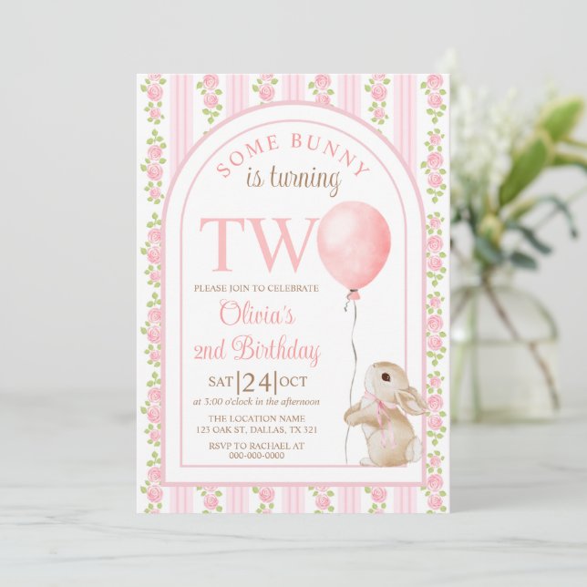 Some Bunny Vintage Rabbit 2nd Birthday Invitation (Debout devant)