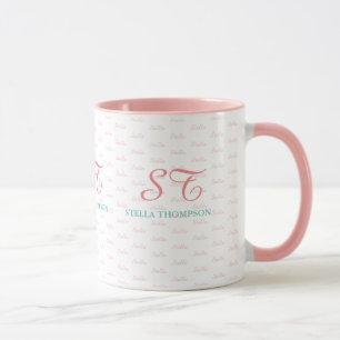 son élégante tasse rose avec monogramme