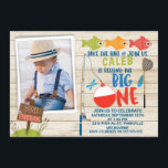 Son O-fish-al photo Invitation de premier annivers<br><div class="desc">Son O-fish-al Photo First Birthday Invitation à la pêche à thème premier anniversaire invitation pour un petit garçon avec trois poissons,  bobine de pêche et bobber de pêche. Idéal pour une fête de premier anniversaire sur le thème de la pêche.</div>