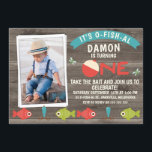 Son Ofish-al Ou Sa Pêche Invitation D'Anniversaire<br><div class="desc">C'est une invitation à l'anniversaire de la photo o-fish-al avec un arrière - plan en bois. C'est une jolie invitation à envoyer les invités de votre petit garçon à sa fête. Le design présente quelques poissons rouges et verts ainsi qu'un bobber de pêche sur une image arrière - plan de...</div>