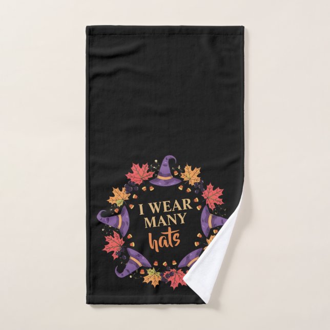 Sorcière drôle d'Halloween portant plusieurs chape (Serviette à main)