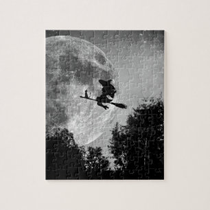 sorcière éffrayante et puzzle de lune