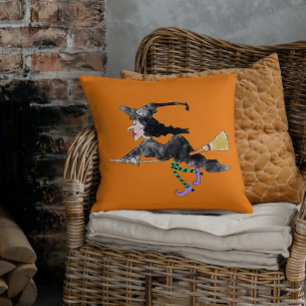 Sorcière sur Broom Halloween Coussin
