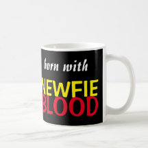 Soutenu avec la tasse de sang de Newfie