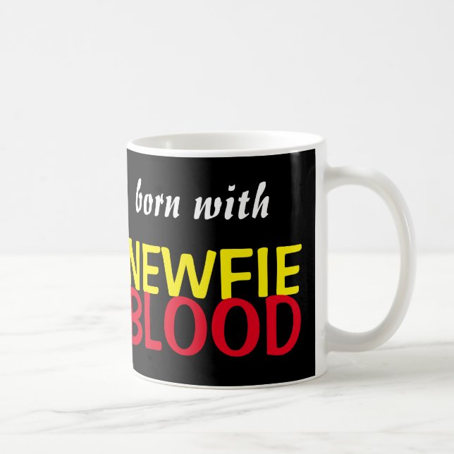 Soutenu avec la tasse de sang de Newfie (Droite)