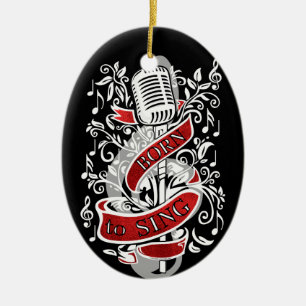 Soutenu pour chanter des ornements de Noël