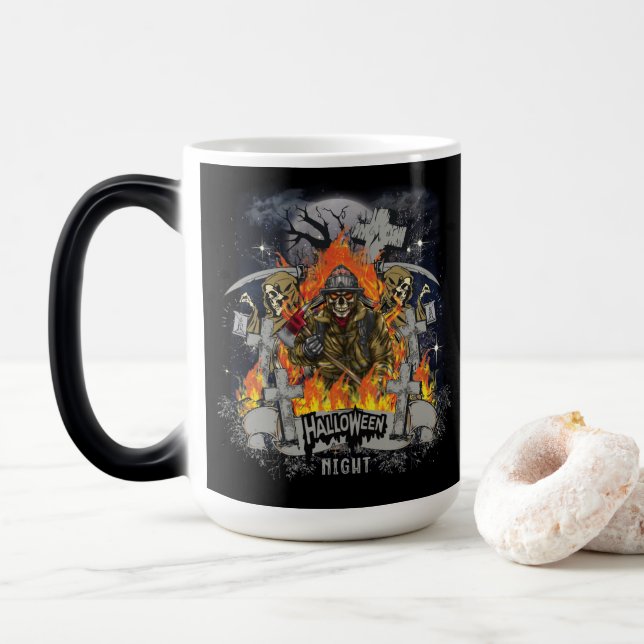 Squelette Effrayant Dans La Mug Halloween De Nuit (Avec donut)