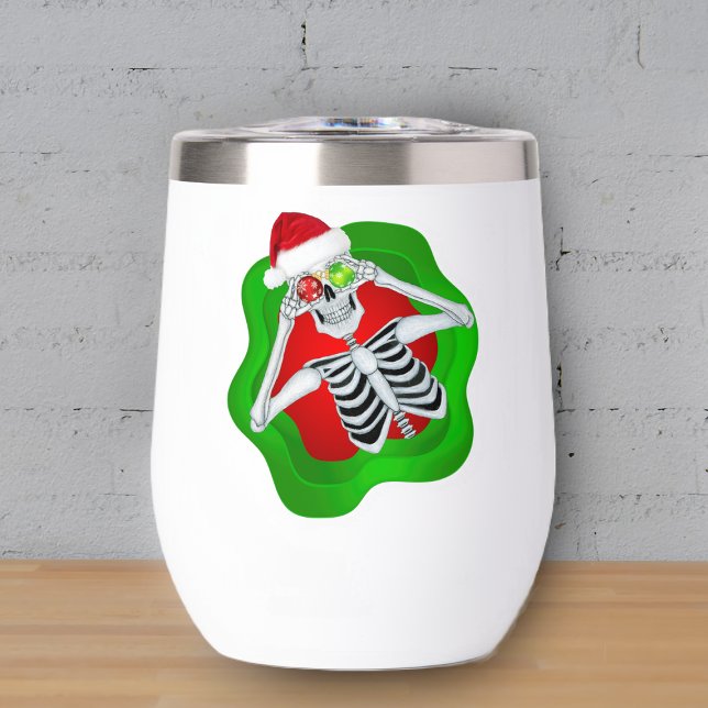 Squelette mignon en Rouge brillant Vert éclat Noël (Cute Christmas skeleton in green and red splatter shape with ornaments on thermal drink tumbler.)