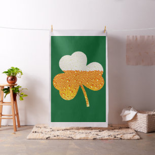 st patrick en tissu de trèfle