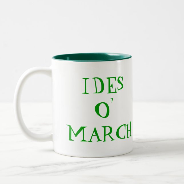 St Patrick's IDES O' MARCH Leprechaun Mug (Gauche)