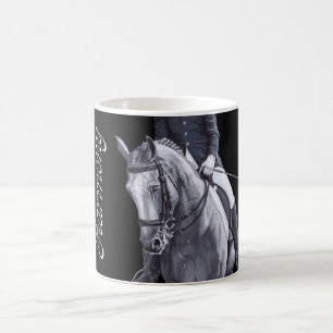 Stein noir et blanc de tasse de cheval de dressage
