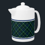 Stewart Clan Chasse Tartan Vert et bleu Plaid<br><div class="desc">Teapot avec un motif écossais vert,  bleu foncé,  rouge,  jaune et noir. Le tartan traditionnel de la famille Clan Stewart,  y compris le sept Spruill. Choisissez entre deux tailles. Des tasses et des tasses assorties sont disponibles.</div>