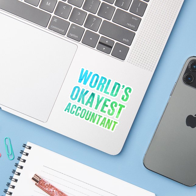 Sticker Accountant World's Okayest Novelty (Ordinateur portable avec iPhone)