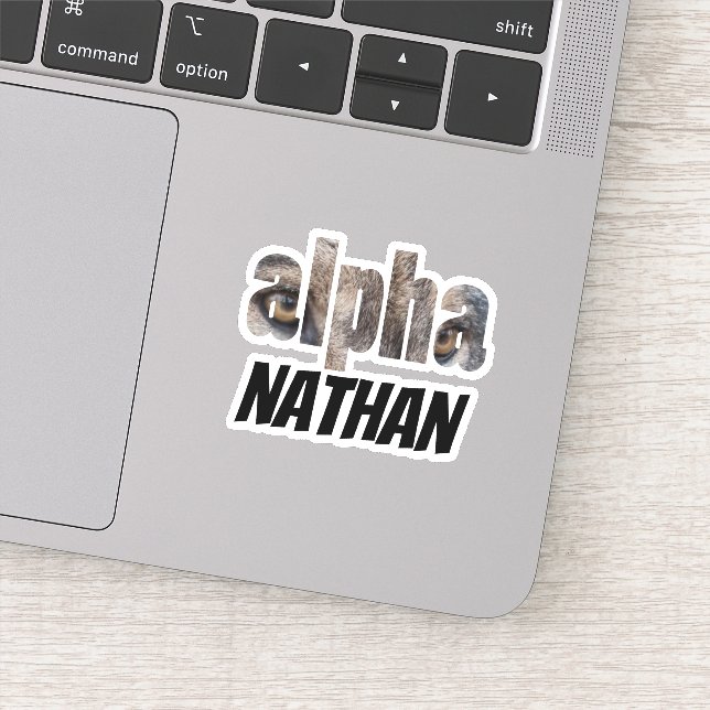 Sticker Alpha | Wolf Eyes prénom avec typographie noire (Détail)